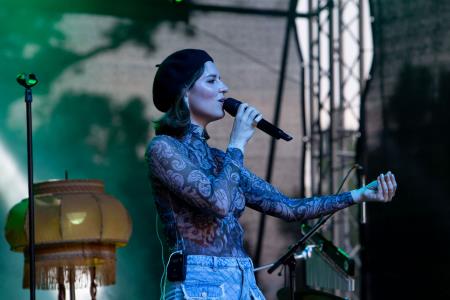 Maja Keuc s skupino (5)